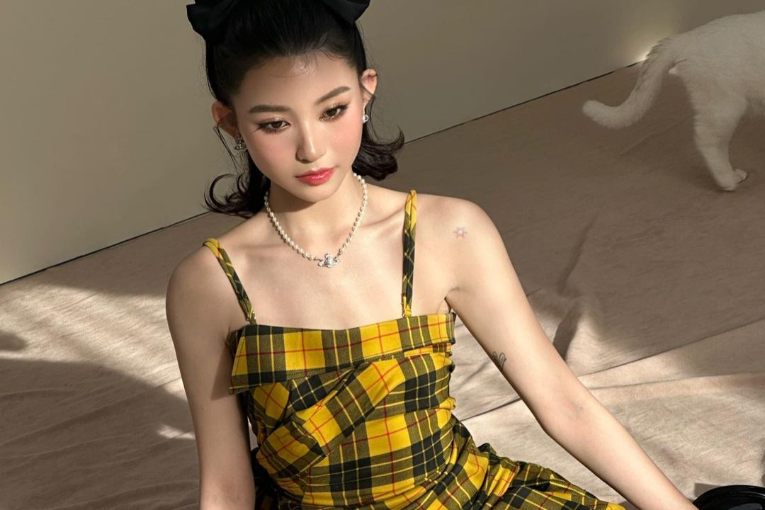 Hoa tiet tren vay nu sinh Nhat hot tro lai hinh anh