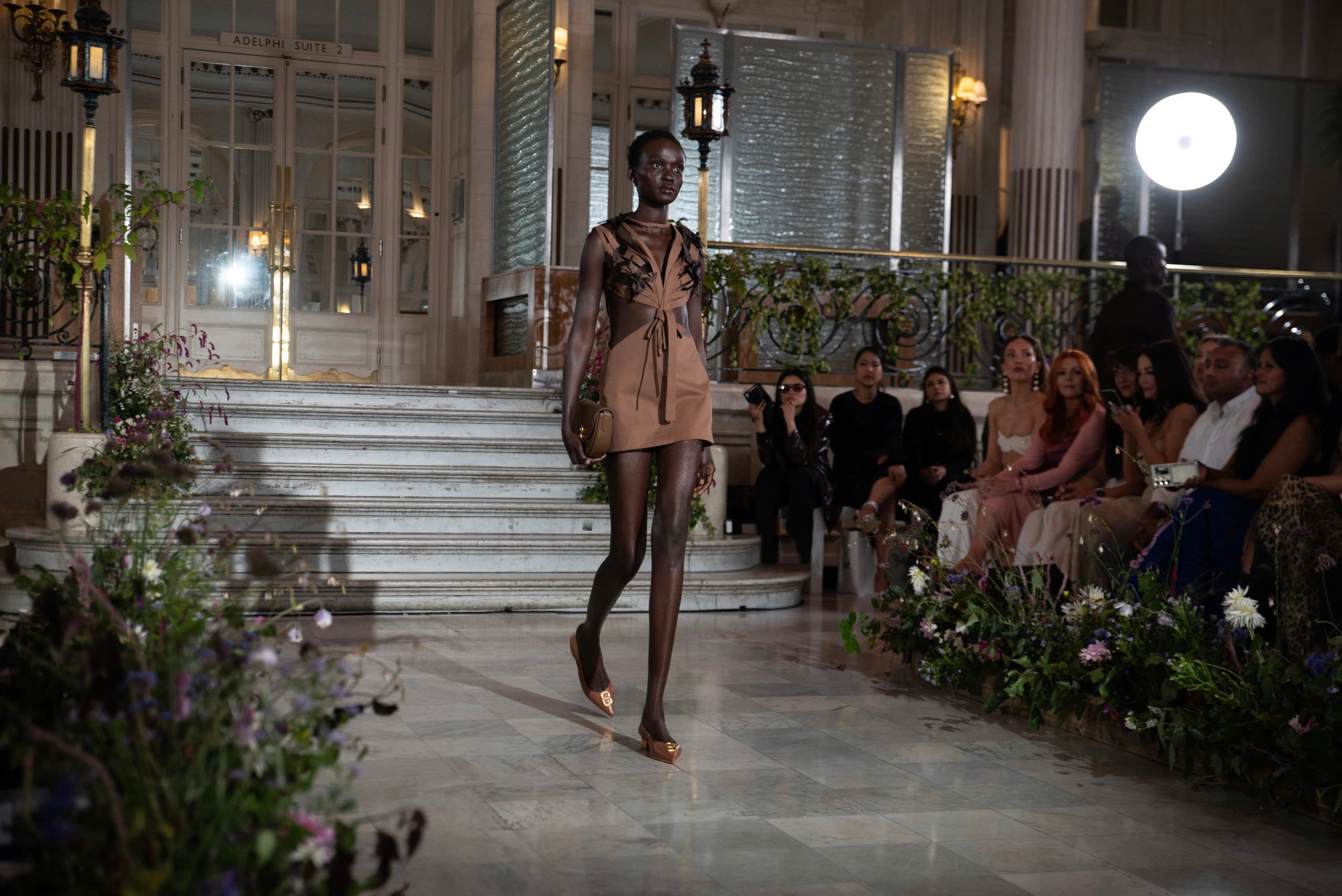 Quynh Anh Shyn,  Tran Hung,  NTK Viet,  Quynh Anh Shyn vedette, tuan le thoi trang london anh 5