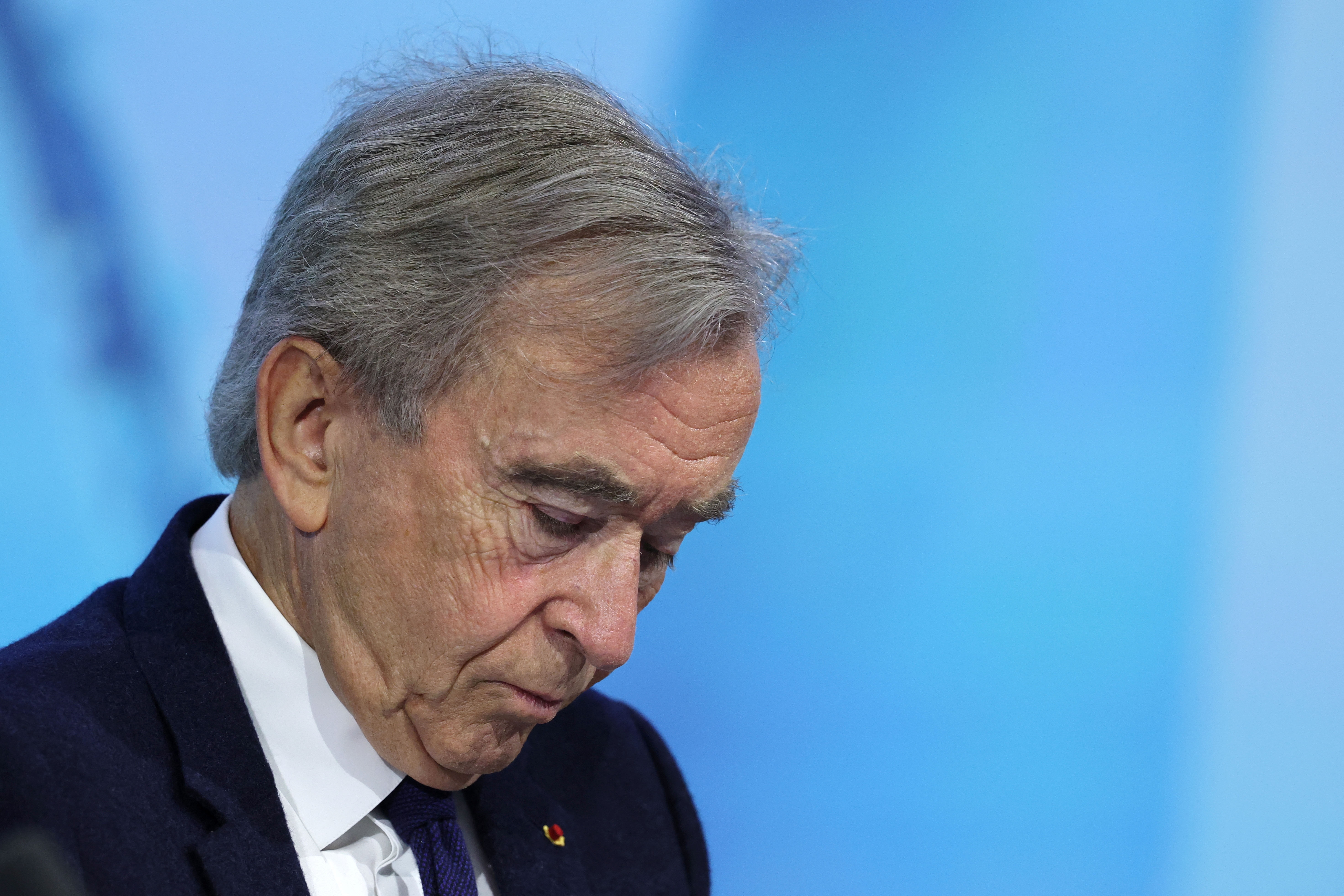 LVMH bi soan ngoi vi so 1 hinh anh