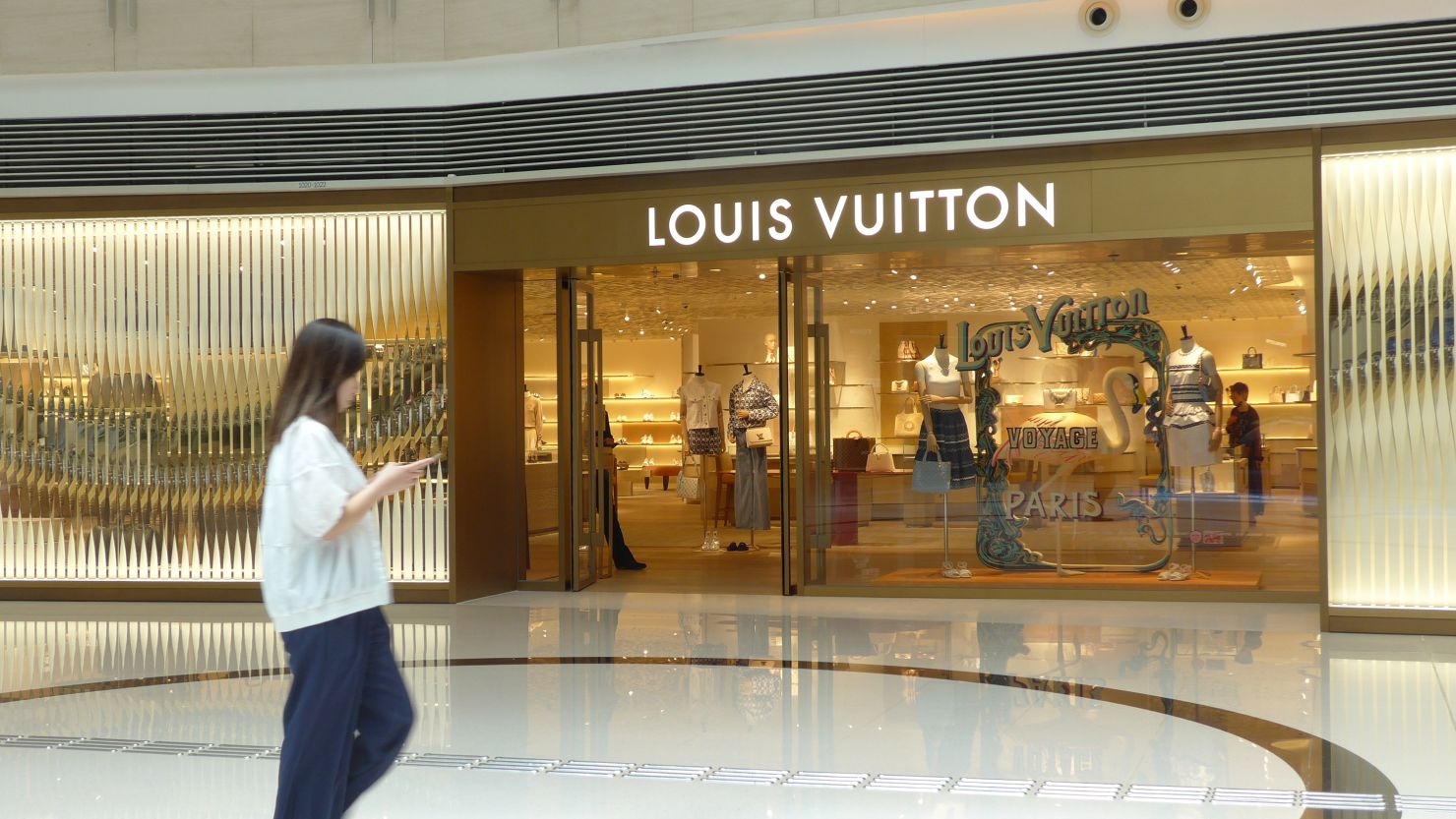 Cửa hàng Louis Vuitton