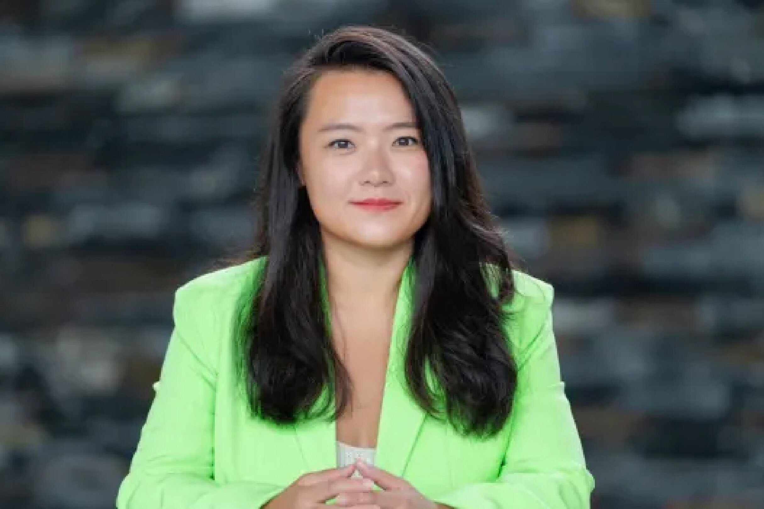 Doanh nhan 35 tuoi gay sot khi lot top sieu giau Trung Quoc va My hinh anh