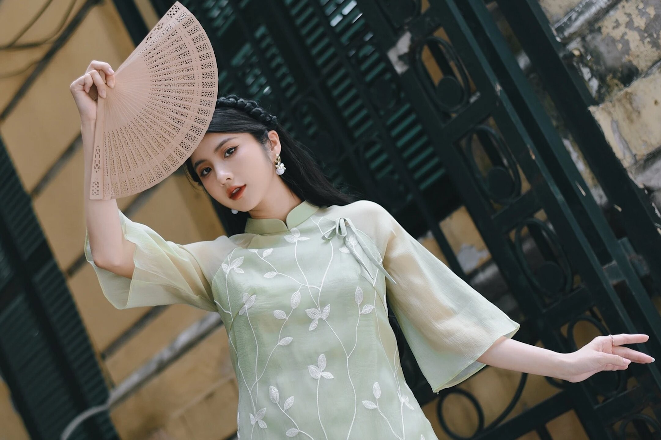 Vang bong ao dai Tet hon 500.000 dong hinh anh