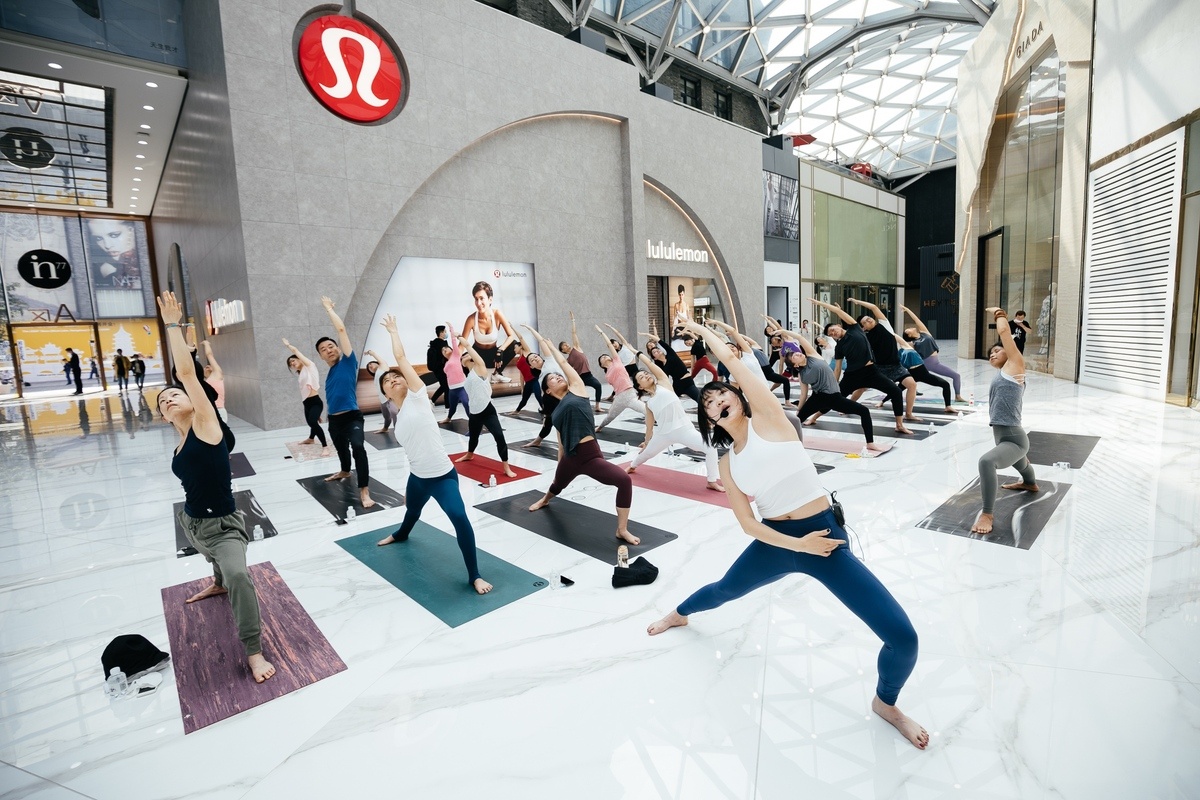 Lululemon,  Lululemon yoga,  adidas,  Nike,  Li-Ning anh 1