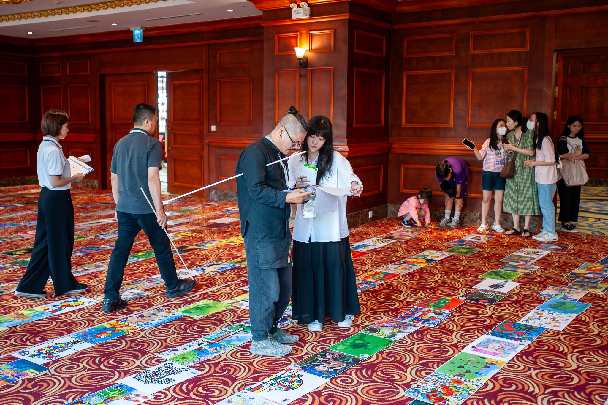 ve tranh,  cuoc thi ve tranh,  hoc sinh ve tranh,  bao tang Louvre,  Phap, trien lam bao tang Lourve,  Ha Noi anh 2