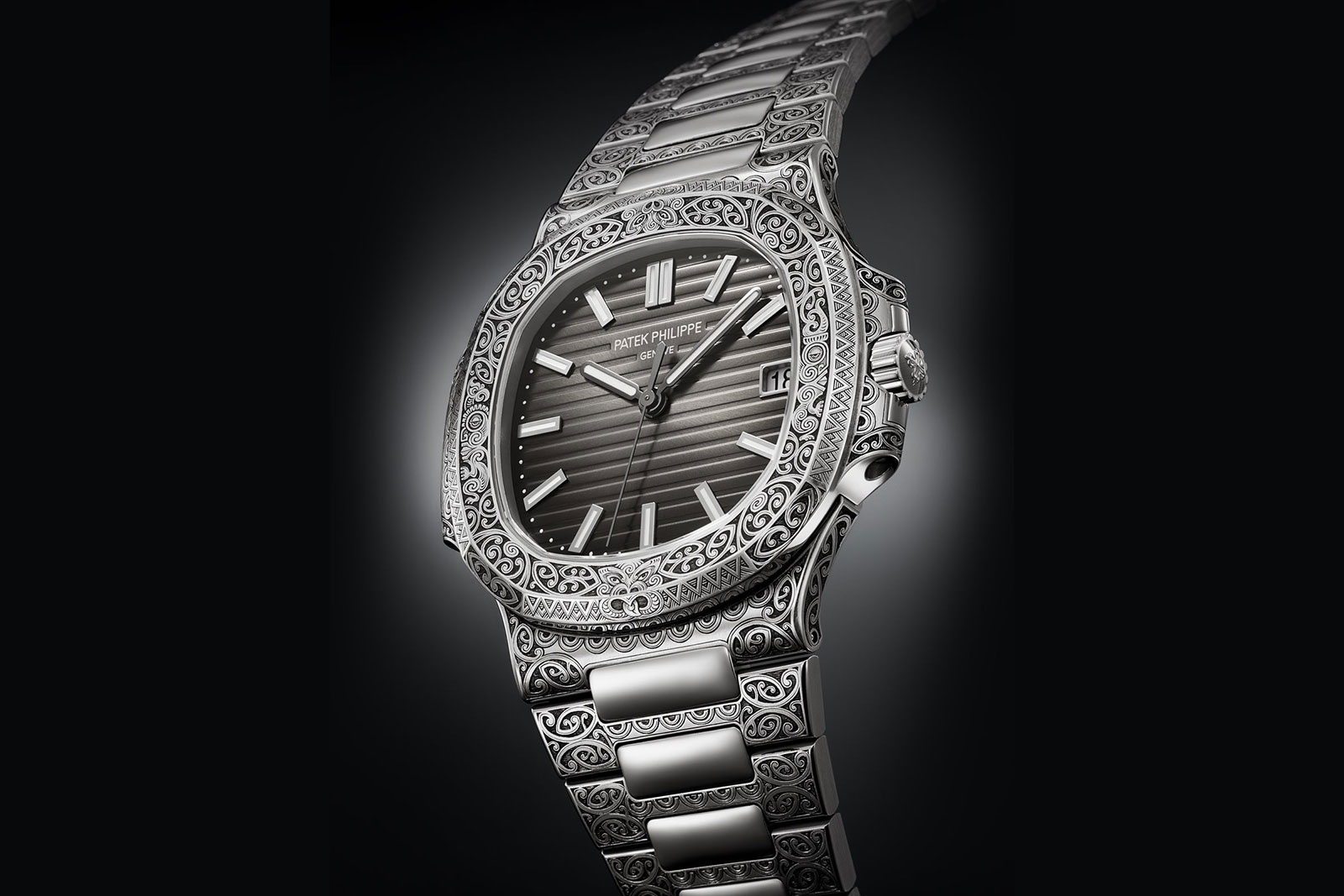 Patek_Philippe_Nautilus_5711_1500A_engraved_Children_Action_1.jpg