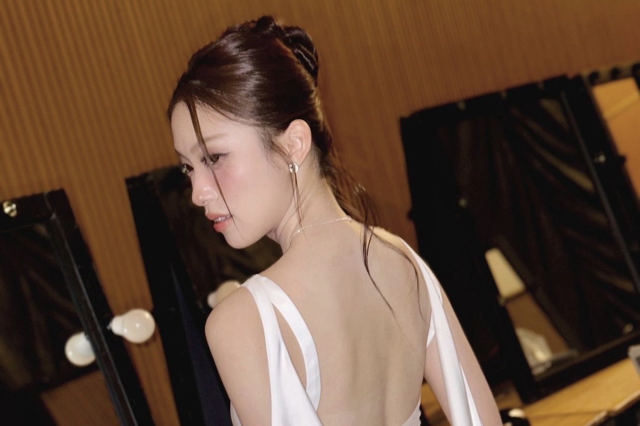 Khanh Vy khoe tam lung ong hinh anh