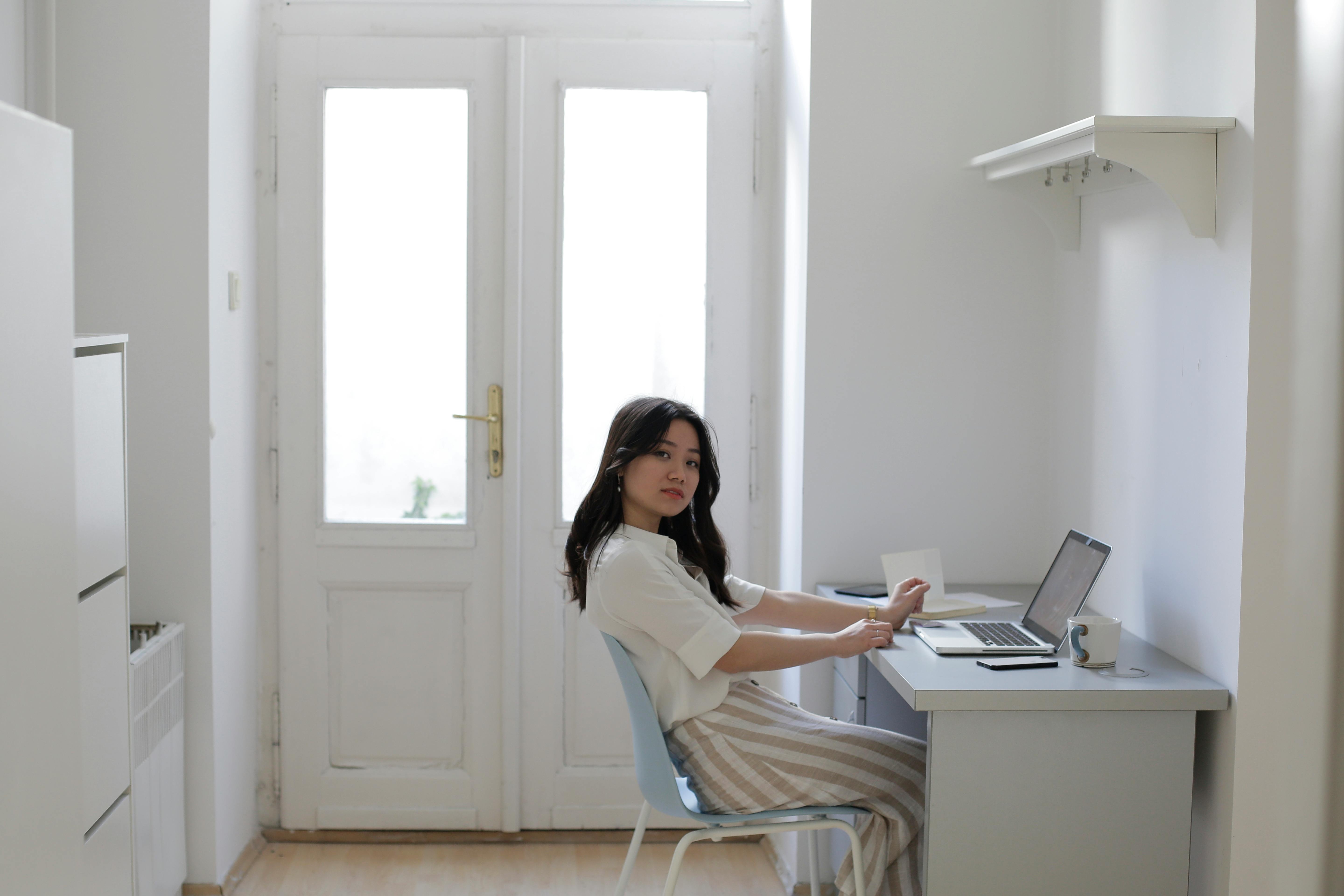 Amazon,  Grindr,  Amazon lam tu xa,  tro lai van phong anh 1