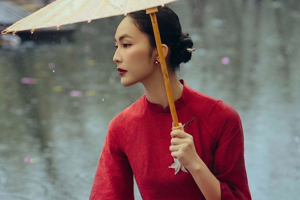 Helly Tong, vo Van Hau dien ao dai don Tet som hinh anh