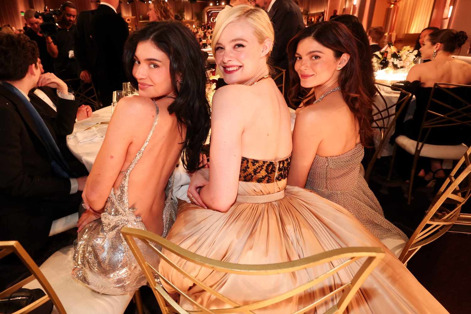 kylie_jenner_elle_fanning_globes_bts_010525_0bdda1dce87841768aa55573dea2ed36.jpg