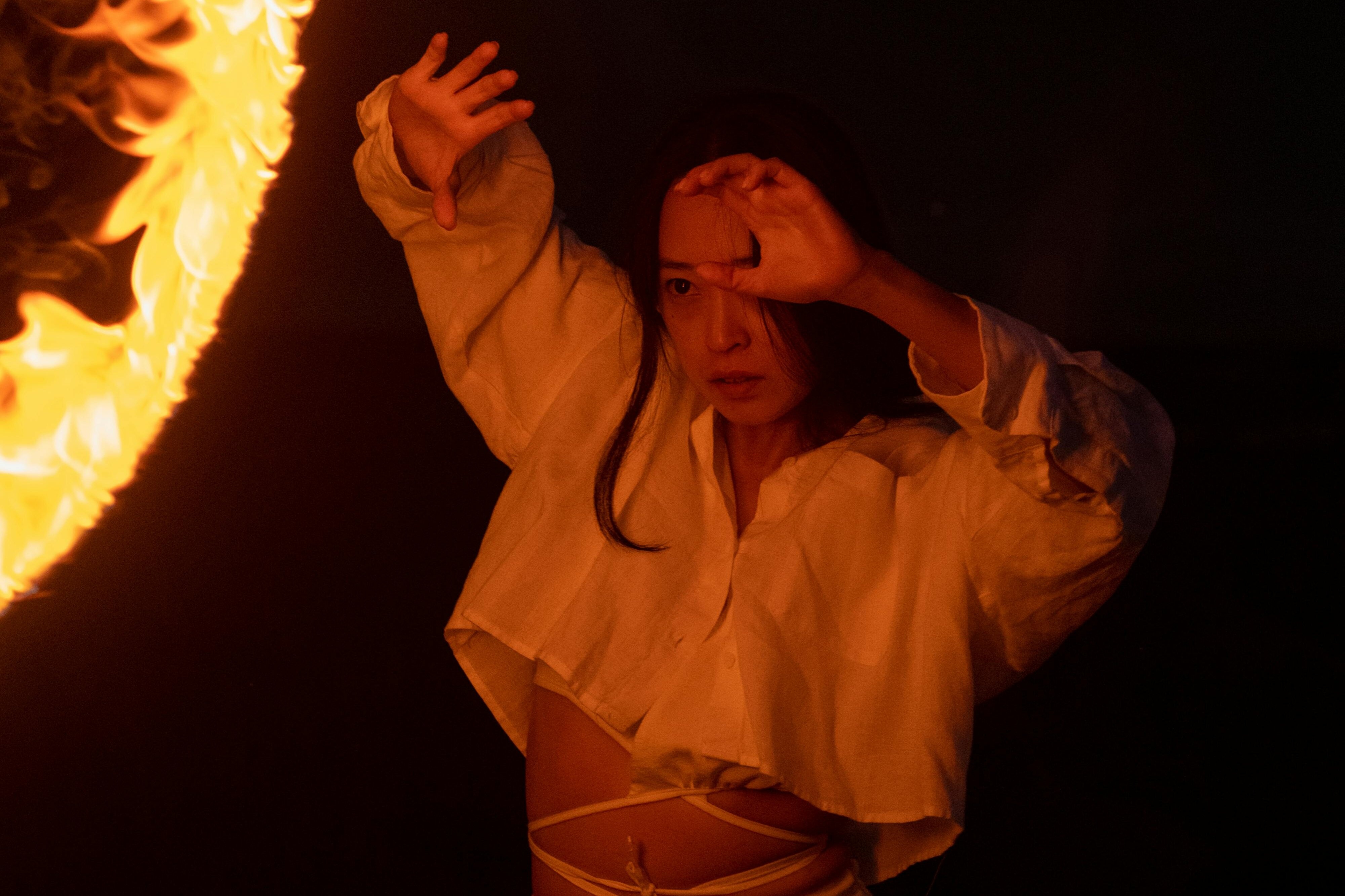 Cong ty bat nhan vien nuot lua trong team building hinh anh