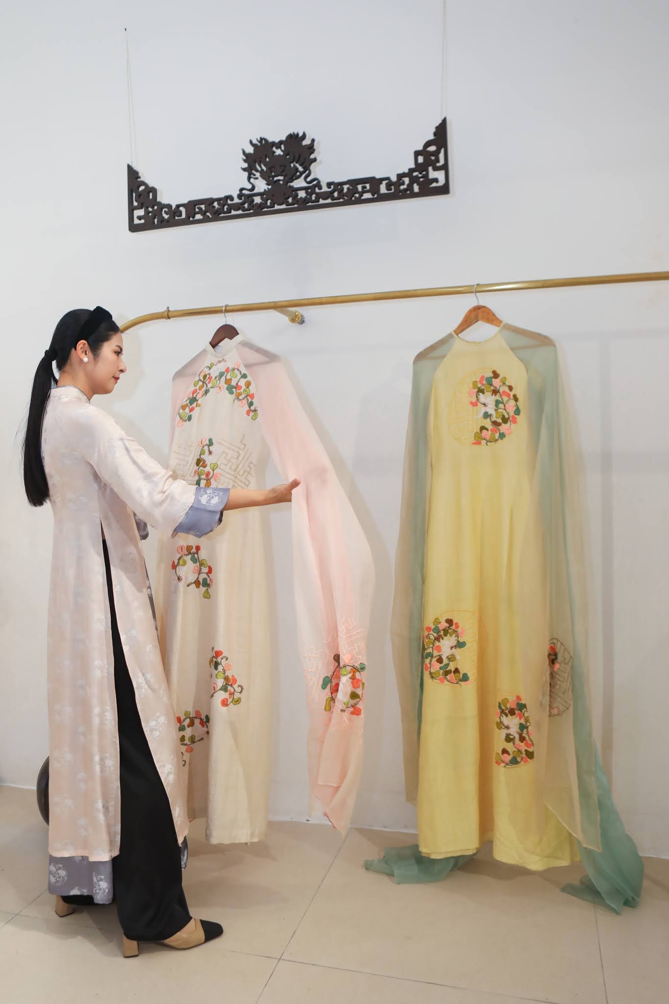 áo dài Tết, áo dài Ngọc Hân, Đặng Ngọc Hân, Hoa hậu Ngọc Hân, áo dài truyền thống, áo dài cách tân ảnh 7 ao dai Tet, ao dai Ngoc Han, Dang Ngoc Han, Hoa hau Ngoc Han, ao dai truyen thong, ao dai cach tan anh 7