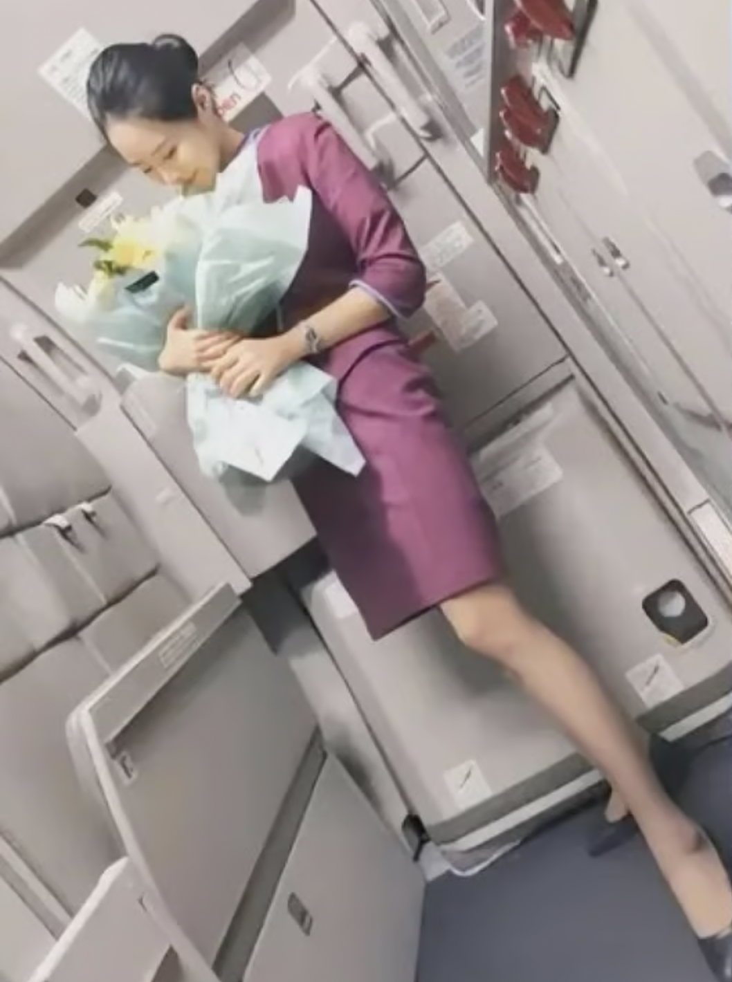 viec lam Trung Quoc,  nguoi tre Trung Quoc,  tiep vien Trung Quoc,  bo pho ve que,  ve que chan lon anh 3