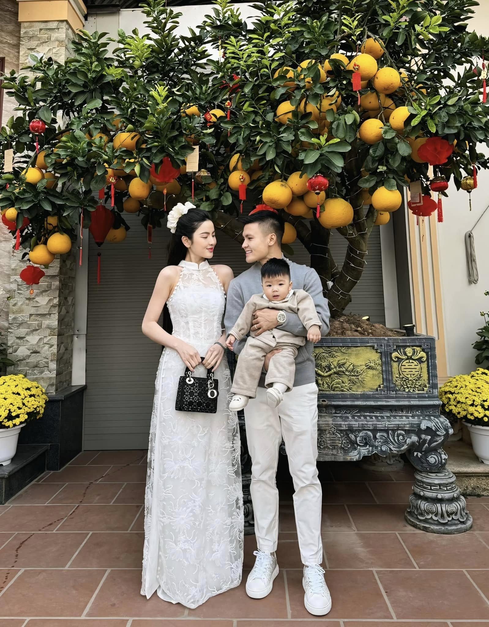 Chu Thanh Huyền,  Quang Hải,  Trần Bích Hạnh,  Vũ Văn Thanh,  Đỗ Duy Mạnh,  Quỳnh Anh,  Xuân Son ảnh 2 Chu Thanh Huyen,  Quang Hai,  Tran Bich Hanh,  Vu Van Thanh,  Do Duy Manh,  Quynh Anh,  Xuan Son anh 2