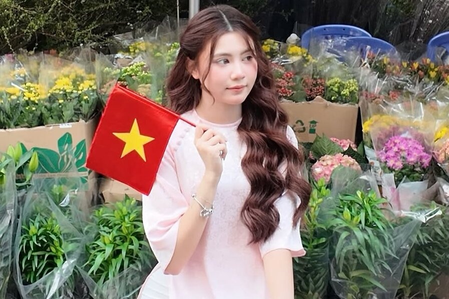 Ai nu nha Quyen Linh gay chu y Mung 2 Tet hinh anh