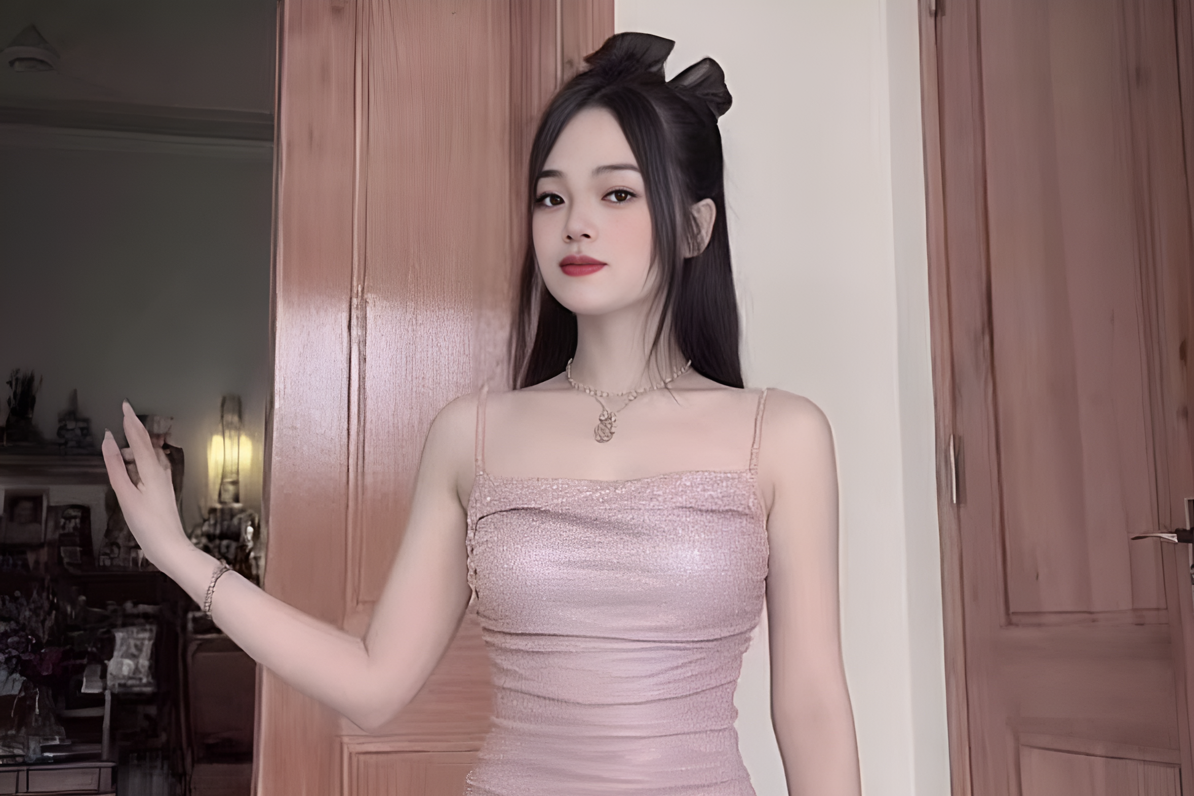 Su that ve chiec vay hong lan truyen khap MXH hinh anh