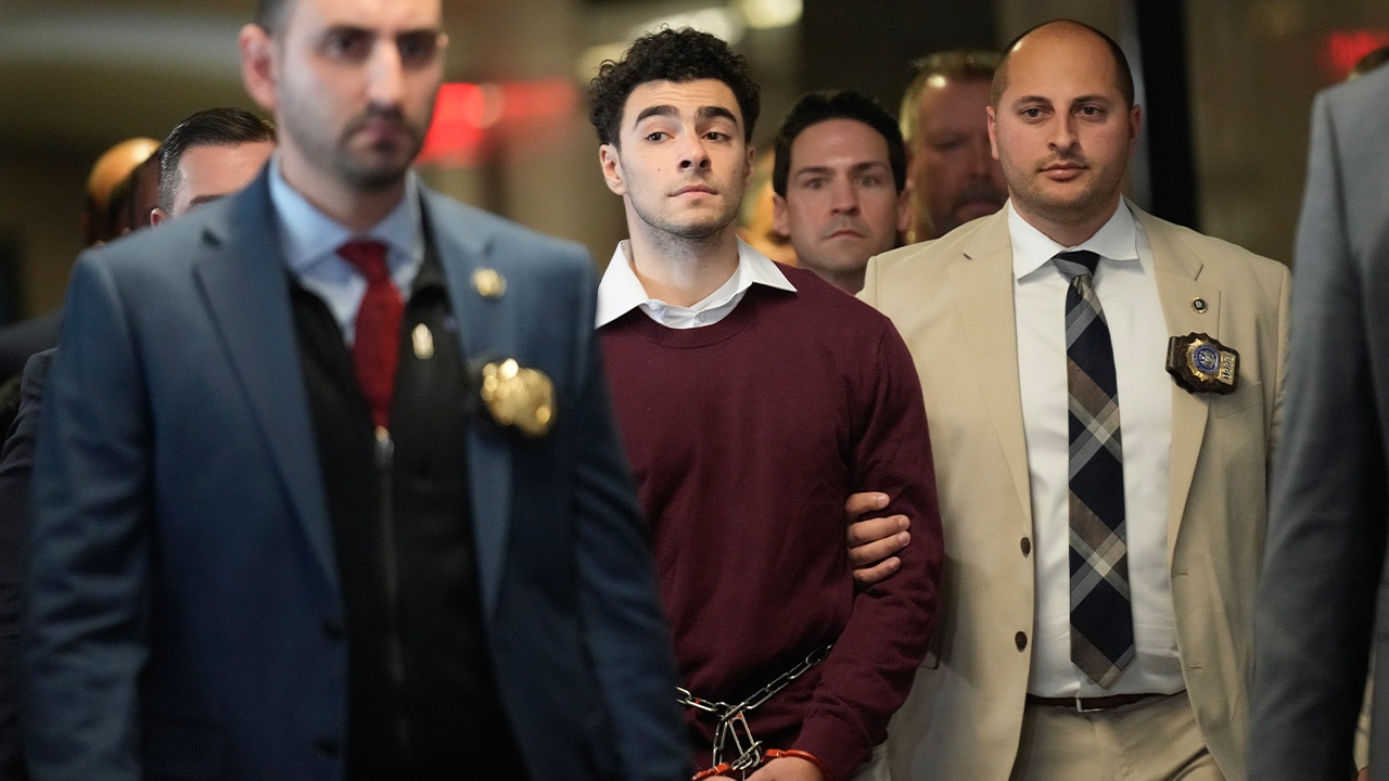 15696283_122324_wabc_mangione_arraignment_ap_img.jpg