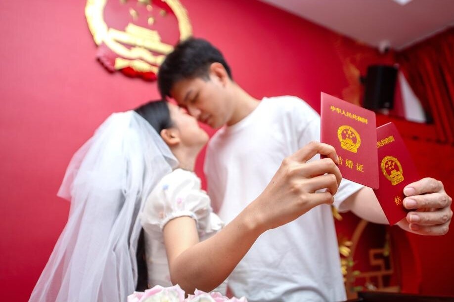 Giam doc Trung Quoc quyet mua nha cho con gai truoc khi lay chong hinh anh