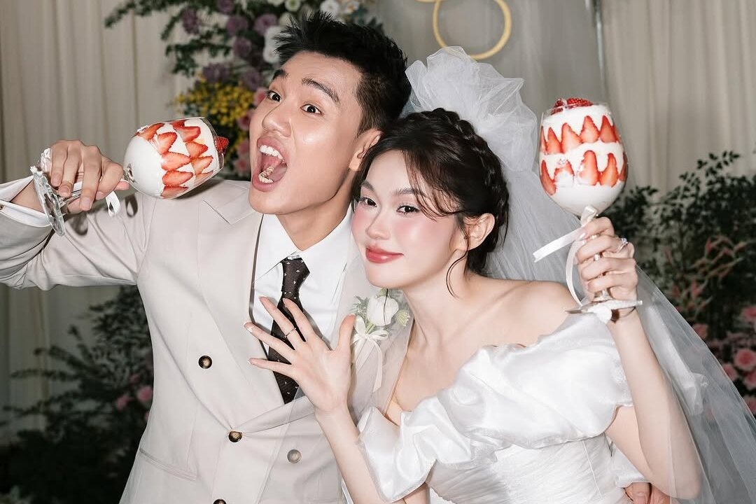 Dam cuoi cua TikToker Ly Pham va chong phi cong hinh anh