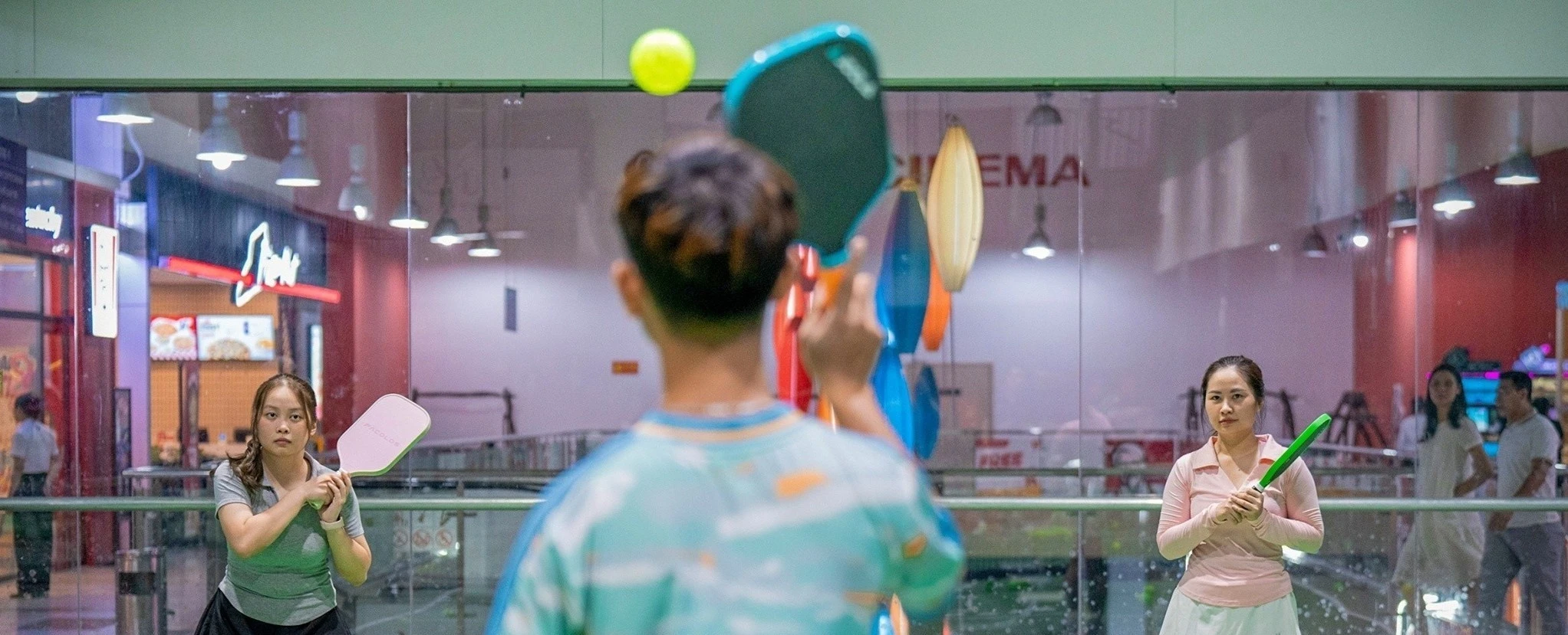 san pickleball trong 