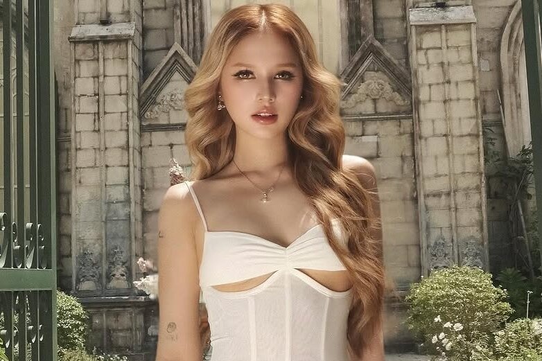 Xoai Non theo mot khoe duong chan nguc hinh anh