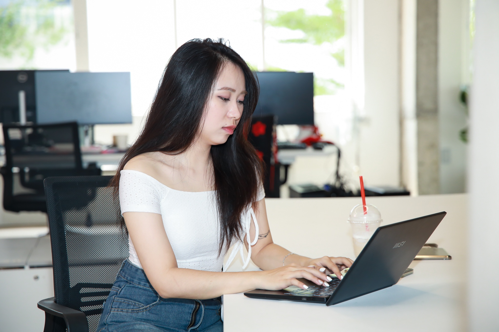 Mot cong ty o TP.HCM thay 70% nhan su bang AI hinh anh