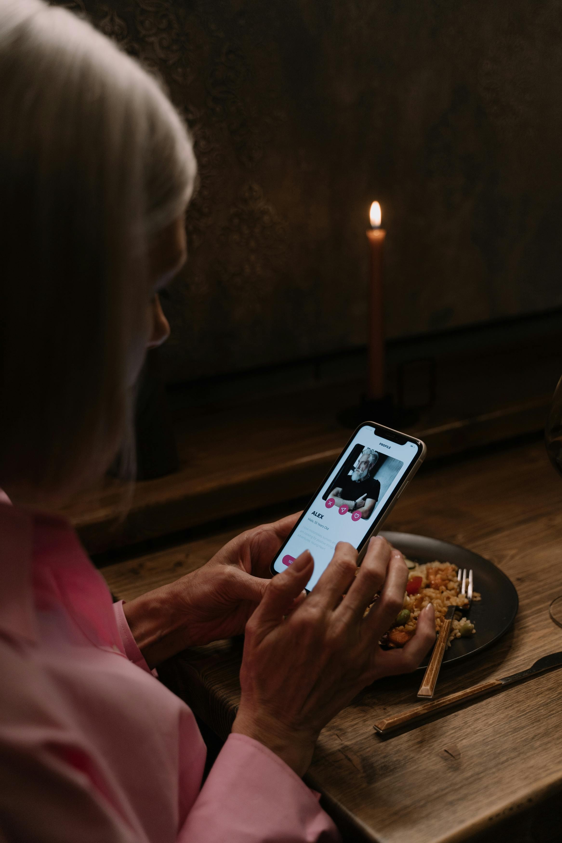 ứng dụng hẹn hò,  dating app,  cặp đôi,  ham muốn tình dục,  rối loạn cảm xúc,  nghiện ảnh 4 ung dung hen ho,  dating app,  cap doi,  ham muon tinh duc,  roi loan cam xuc,  nghien anh 4