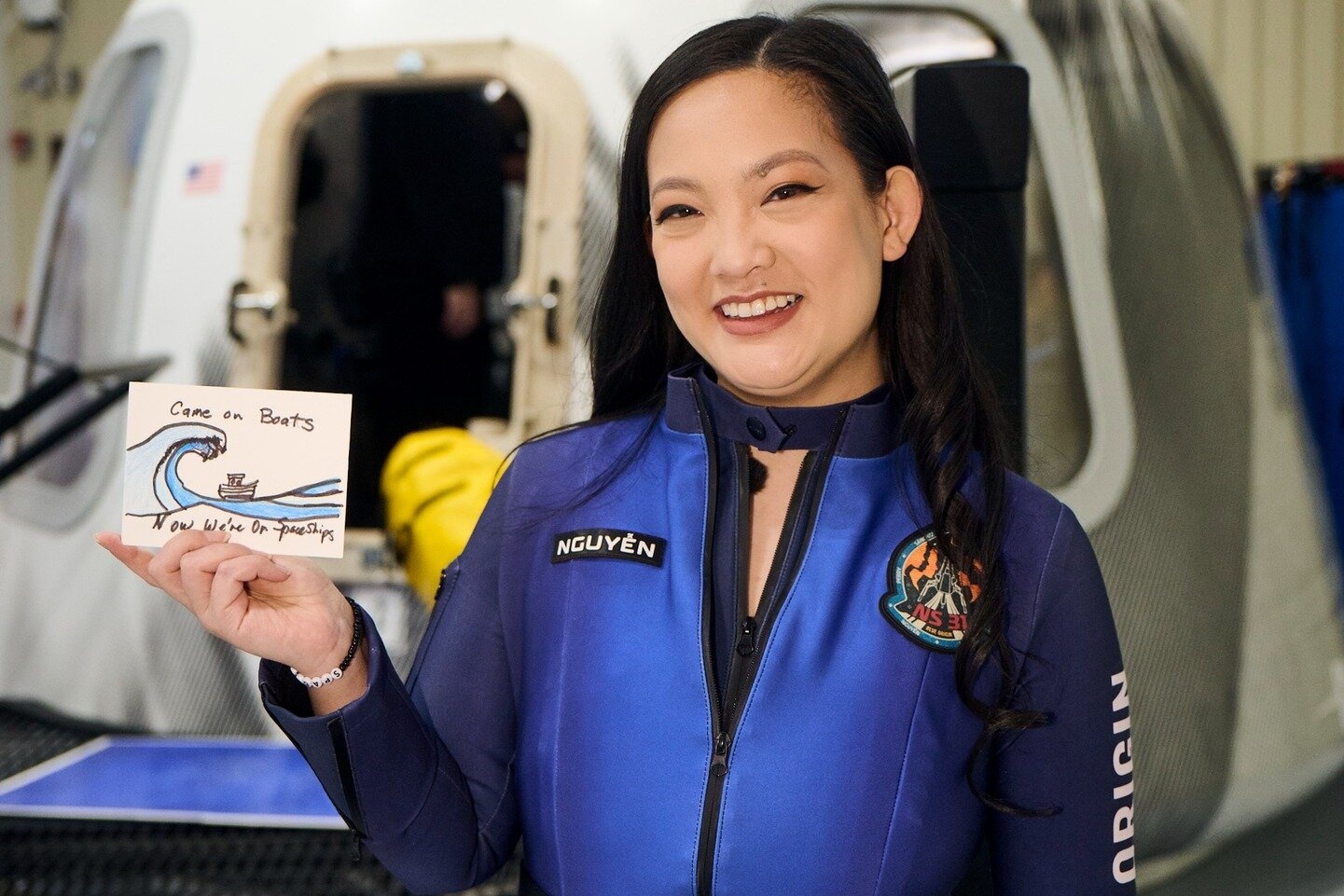 Nguoi phu nu goc Viet dau tien bay vao vu tru: 'Xin chao Viet Nam' hinh anh