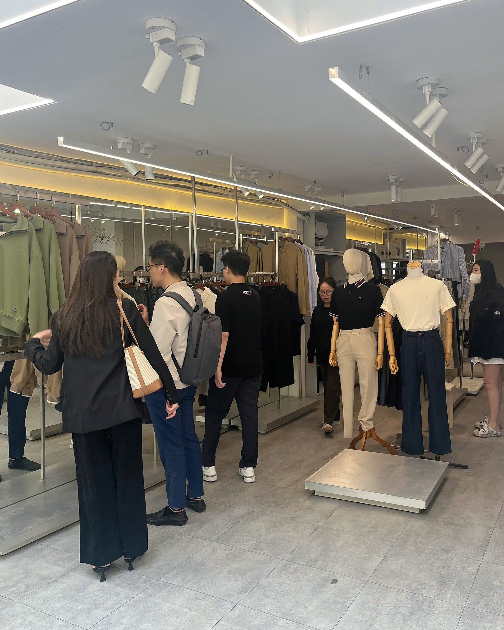 Lật tẩy chiêu trò 'đóng cửa', 'dừng hoạt động' của local brand Việt