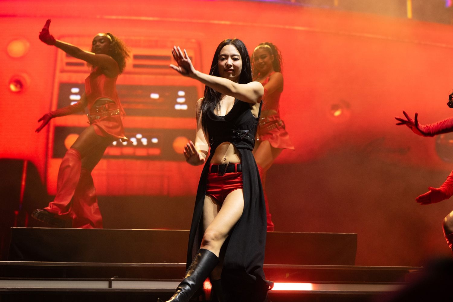jennie_black_pink_1_042125_b1054fc818a9410389acd55dbef2ae24.jpg