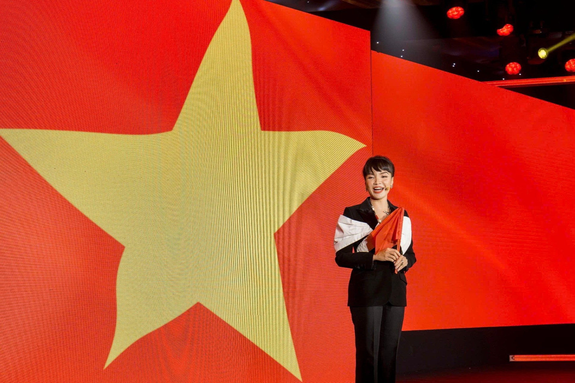 18 ca nhan, to chuc duoc vinh danh tai Vietnam Excellence 2025 hinh anh