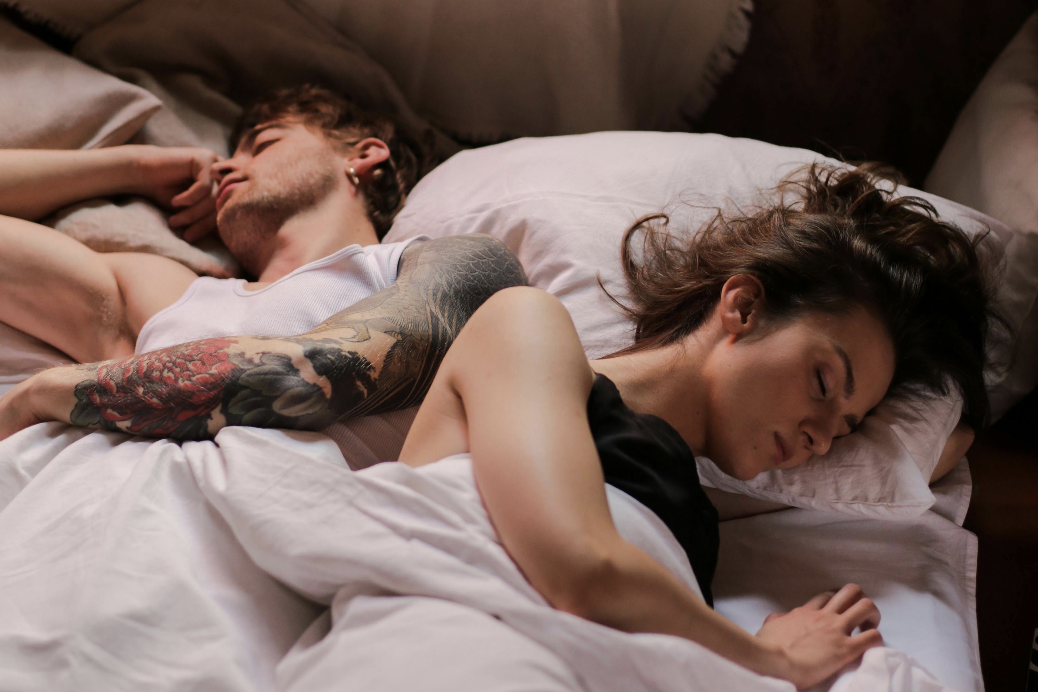 Hon nhan khong tinh duc gay chu y o Trung Quoc hinh anh