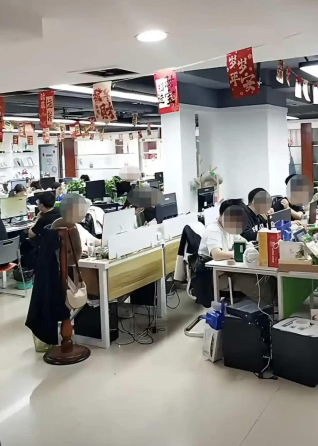doanh nghiep Trung Quoc,  cong ty Trung Quoc,  viec lam Trung Quoc,  nhan su Trung Quoc,  livestream Trung Quoc anh 1