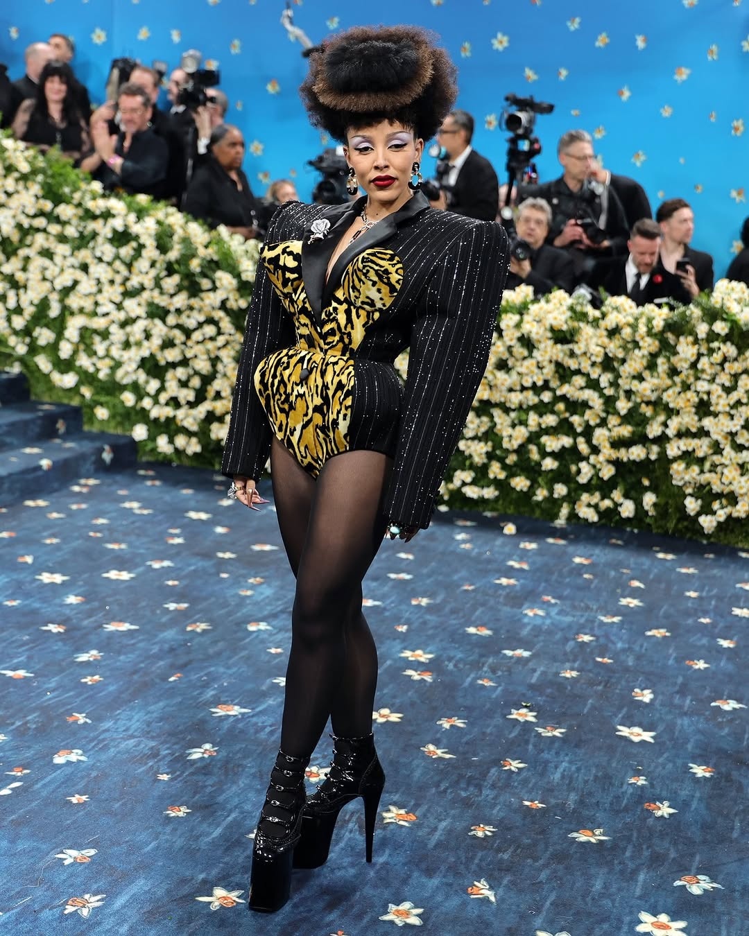 Mốt không quần đổ bộ Met Gala