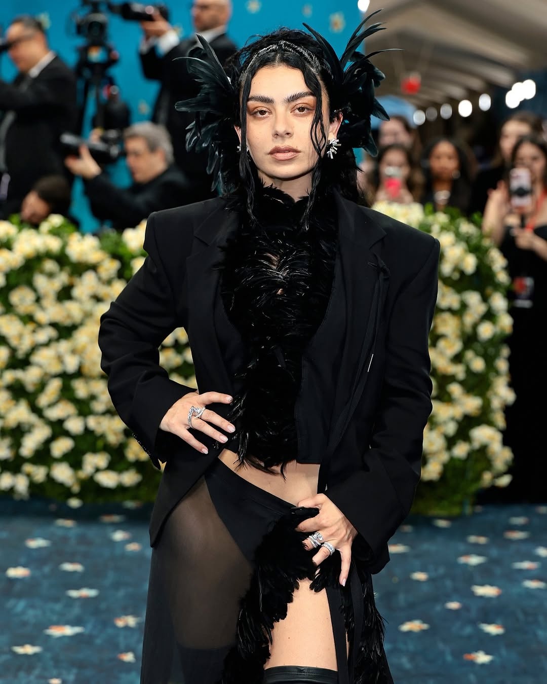 Mốt không quần đổ bộ Met Gala
