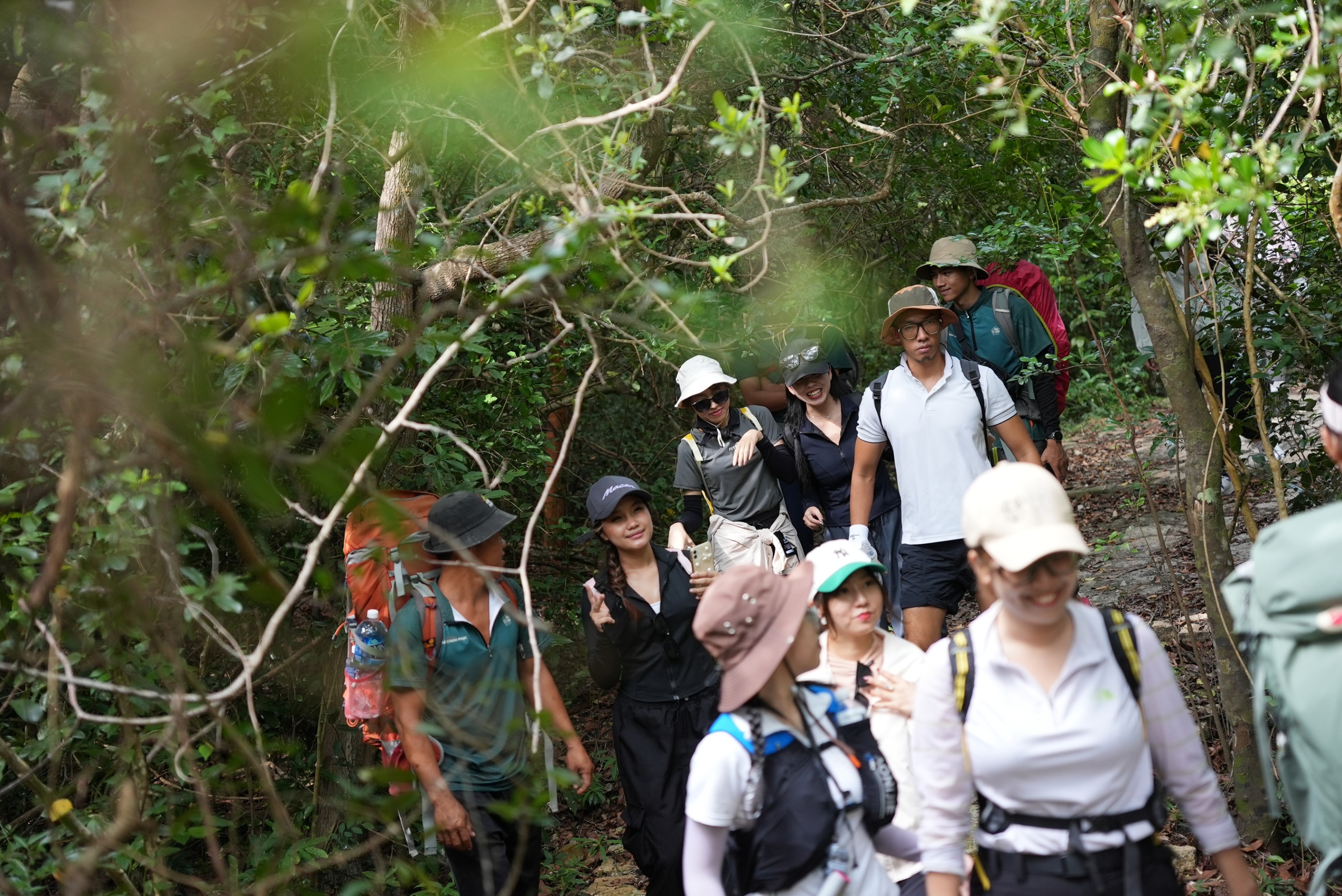 team building, du lich cong ty, lam viec tu xa, nhan su online, lam viec hybrid, ket noi dong nghiep, van hoa doanh nghiep, gap mat nhan su, du lich doanh nghiep, du lich noi bo, gan ket nhan su, team building nhan su, chuyen di cong ty, team building 2025, cong ty hybrid, lam viec online, gap dong nghiep, du lich cong ty, hop mat nhan su, team building xa, gap mat dong nghiep, du lich ket noi, dong nghiep xa, team building mua he, cong ty khong van phong anh 1