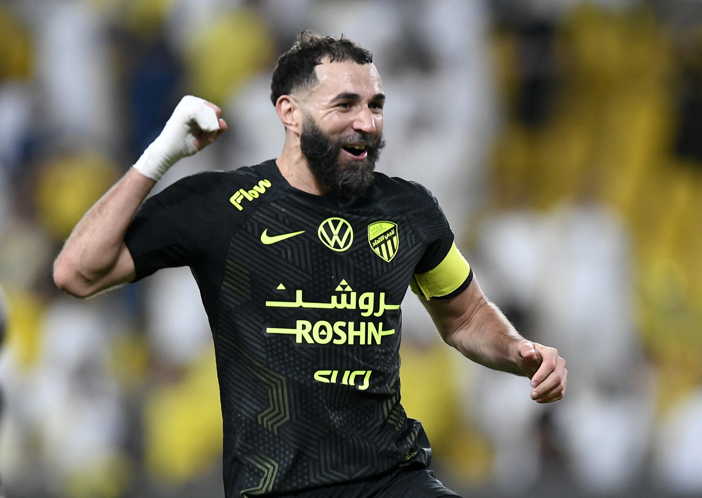 Cristiano Ronaldo, van dong vien giau nhat, thu nhap Ronaldo, top van dong vien, thu nhap the thao, Forbes 2025, thu nhap cao nhat, Ronaldo Al Nassr, Stephen Curry, thu nhap Messi, Messi Inter Miami, LeBron James, Tyson Fury, Juan Soto, hop dong the thao, KD Kevin Durant, Shohei Ohtani, Benzema Al Ittihad, van dong vien noi tieng, the thao the gioi anh 9