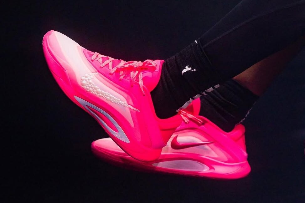 Doi giay Nike chay hang trong 5 phut hinh anh