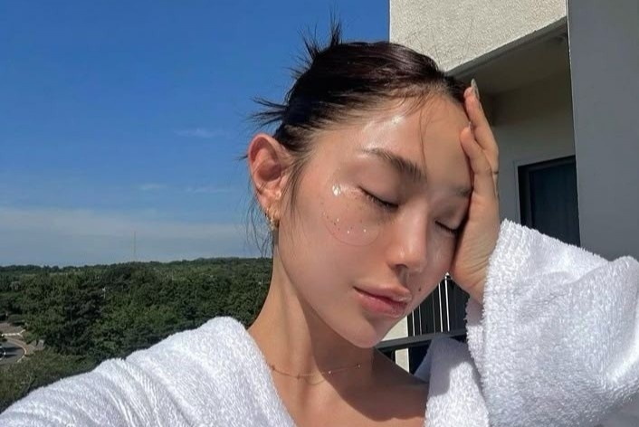 Thoi quen gay hai lan da ngay he nhieu nguoi mac phai hinh anh