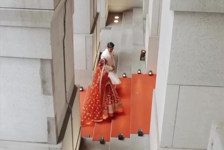 Pho Wall bi phong toa nhieu vi mot dam cuoi 400 nguoi hinh anh