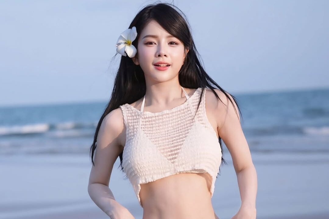 DJ Mie khoe eo thon khi mac bikini di bien hinh anh