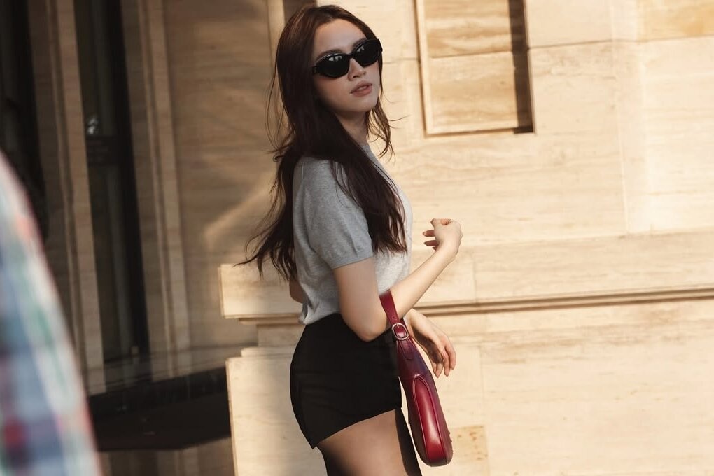 Dua nhau khong mac quan sau on ao trang phuc cua Lisa hinh anh