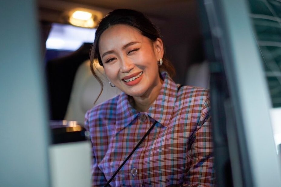 Tu do hang hieu cua nu Thu tuong tre nhat Thai Lan hinh anh