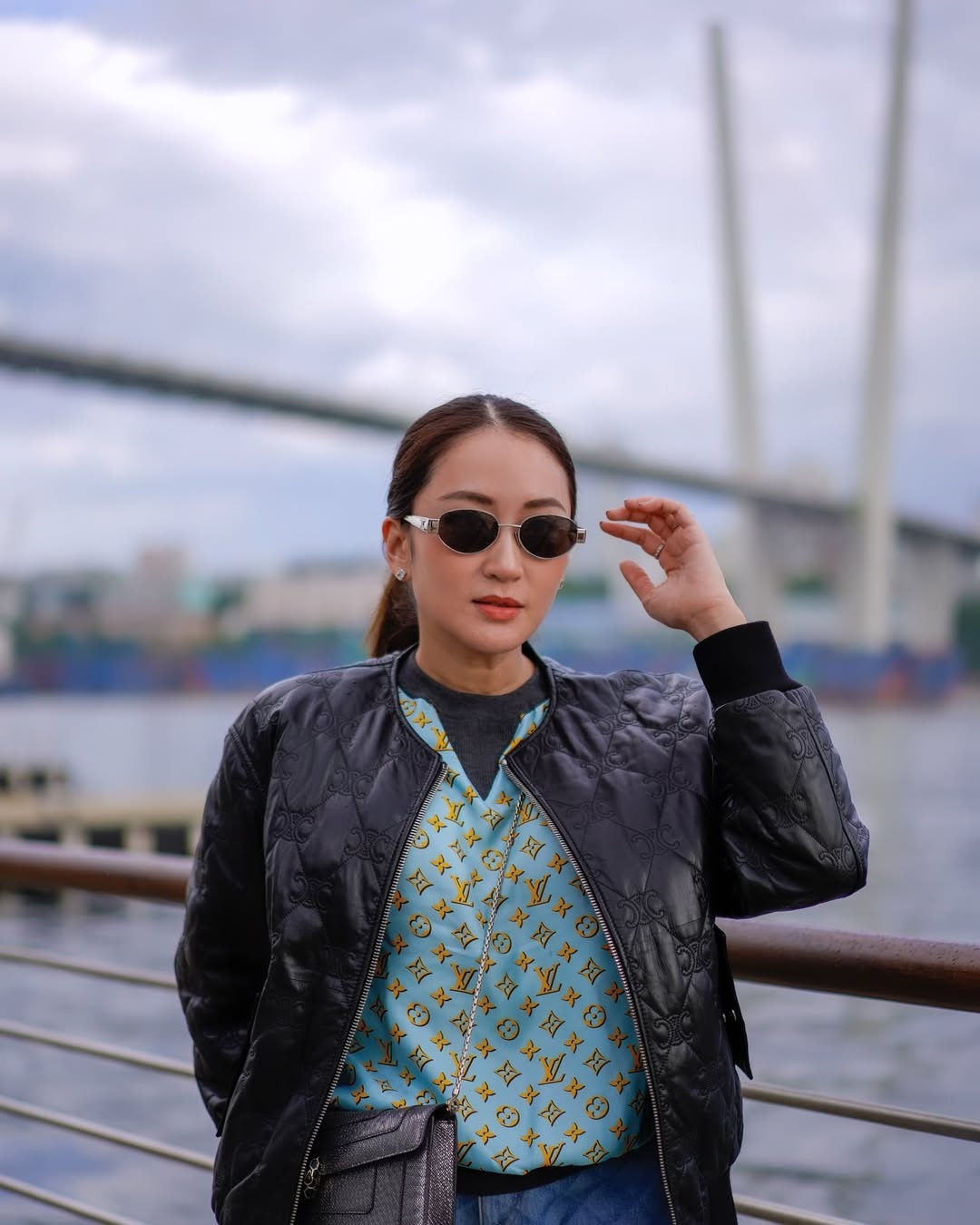Tủ đồ hàng hiệu của nữ Thủ tướng trẻ nhất Thái Lan
