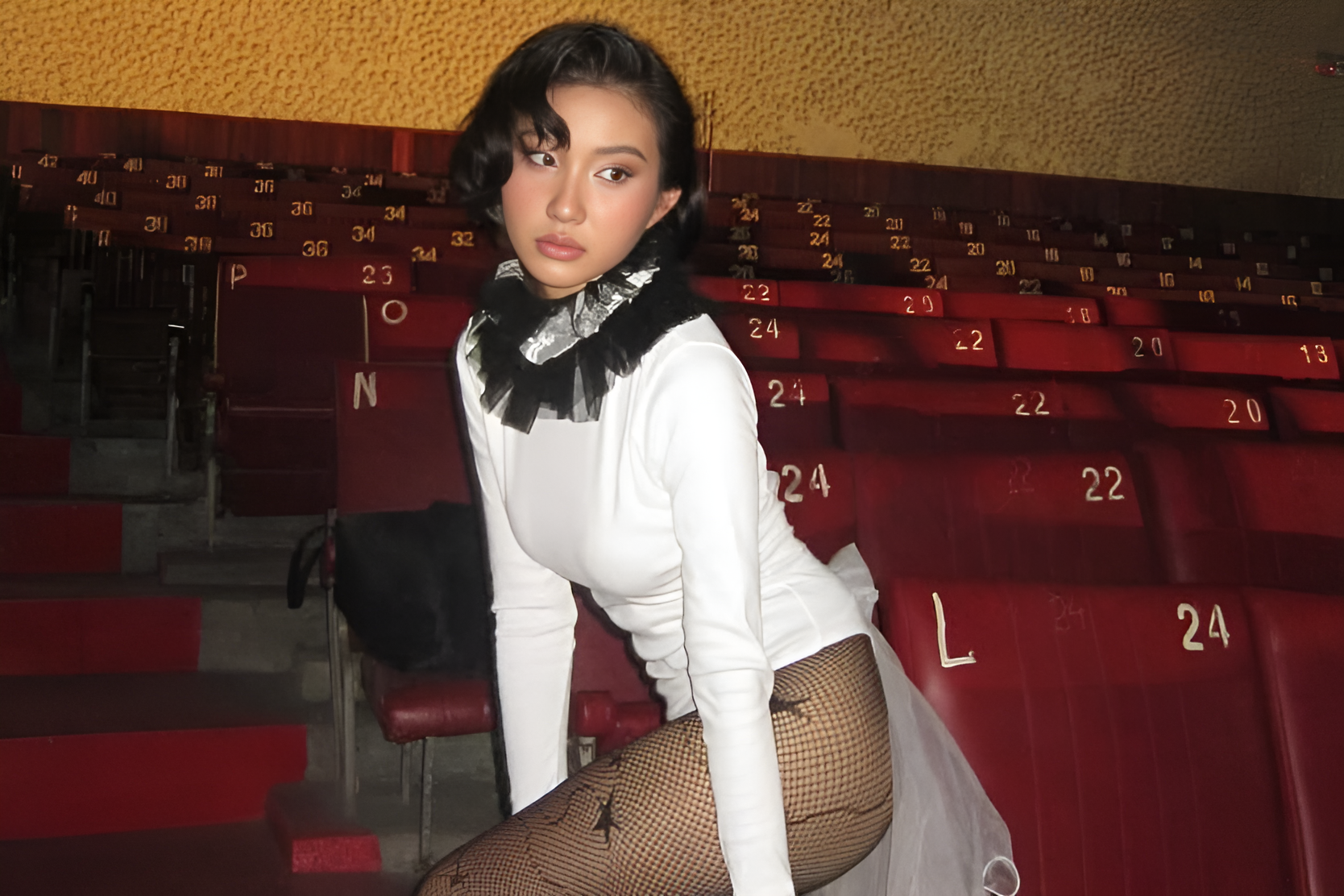 'Dau hao mon' Khanh Huyen theo mot khong quan hinh anh