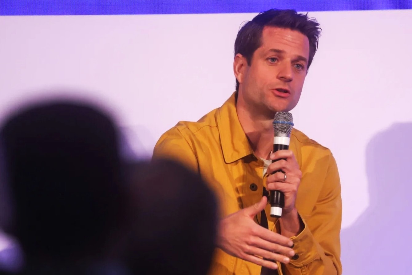 CEO fintech 'vo mong' AI, buoc phai tuyen lai con nguoi hinh anh