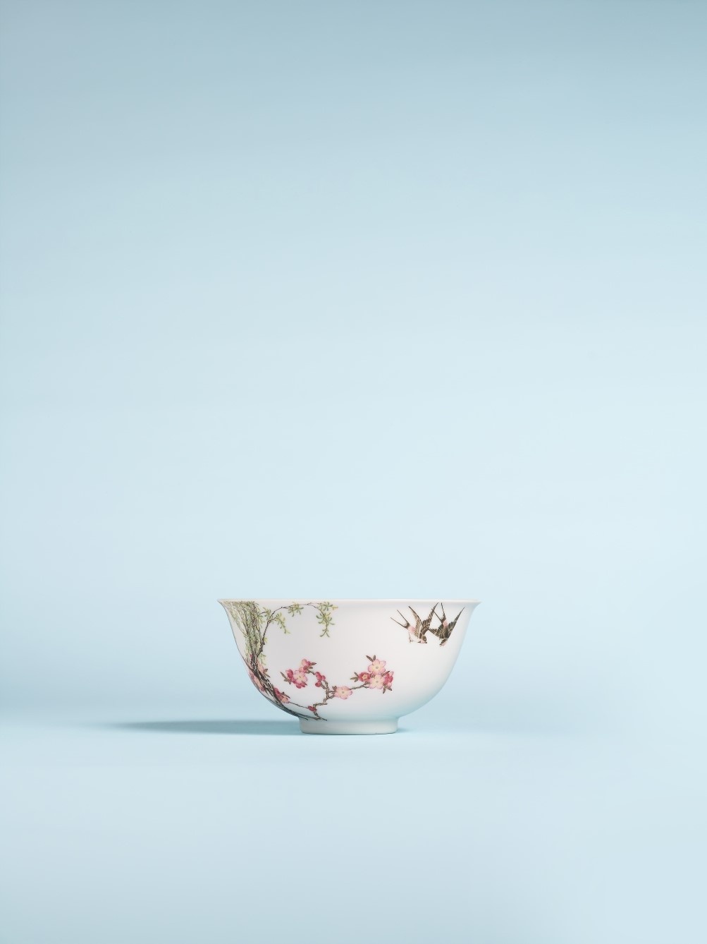 thoi nha Thanh,  thoi Ung Chinh,  dau gia bat co,  chiec bat co,  Hong Kong Trung Quoc,  lich su Trung Quoc,  gom su Trung Quoc,  Christie's Hong Kong anh 2