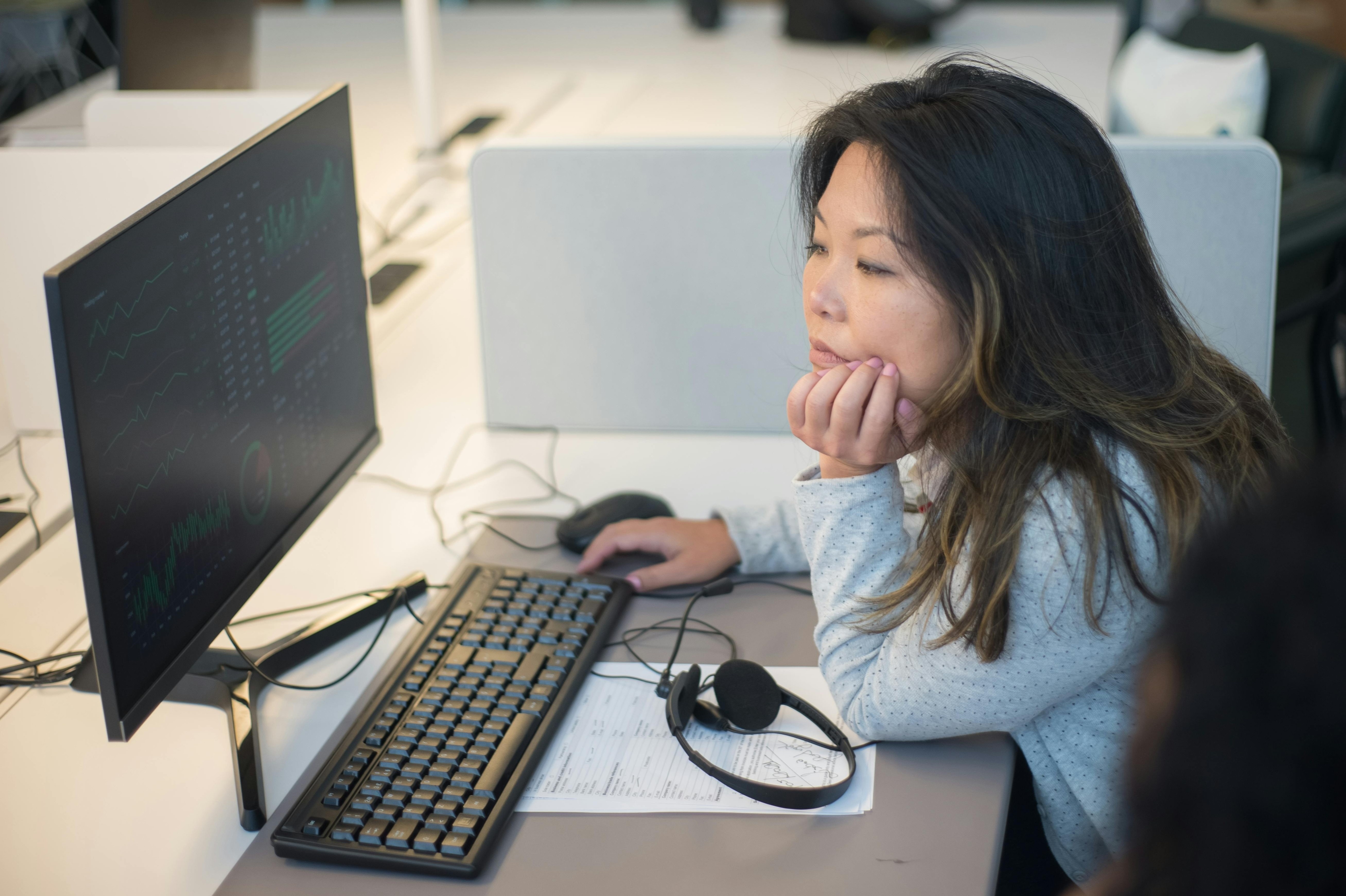 Can gi de khong bi AI va khung hoang viec lam bo lai? hinh anh