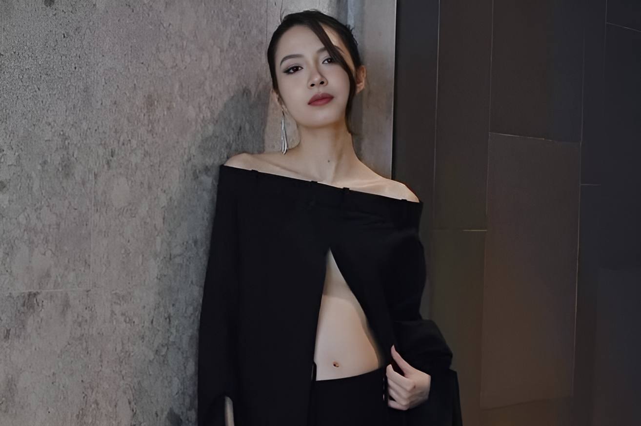 Vay ao khoe tron bung bau cua con gai Xuan Hinh hinh anh