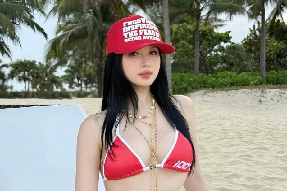 Tam Tit, Hanh Sino goi cam voi bikini hinh anh