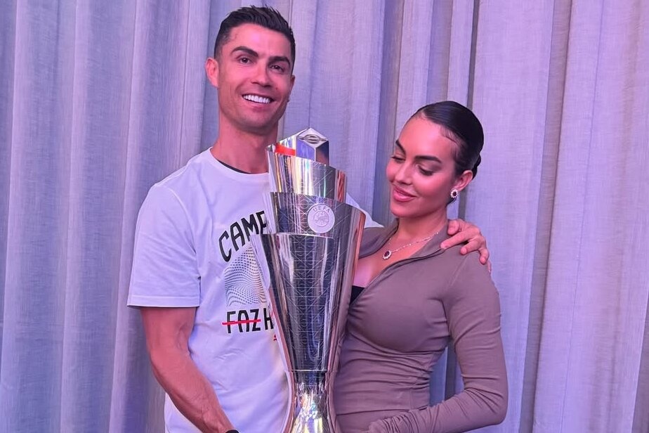 Ban gai Ronaldo di phi co sang Duc nang cup vo dich Nations League hinh anh